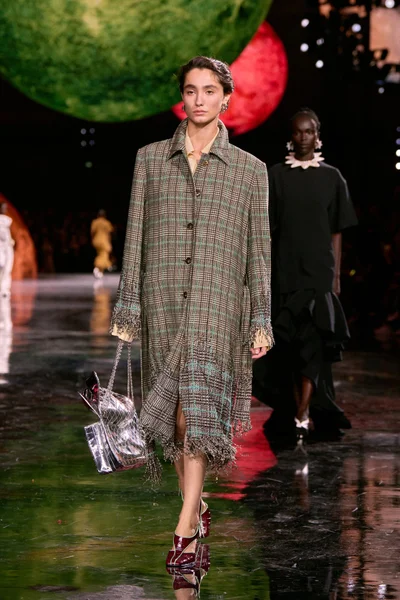 Look 49